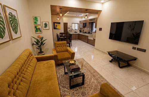 Ujjain Hotel | Mango Tree 3BHK Apartment