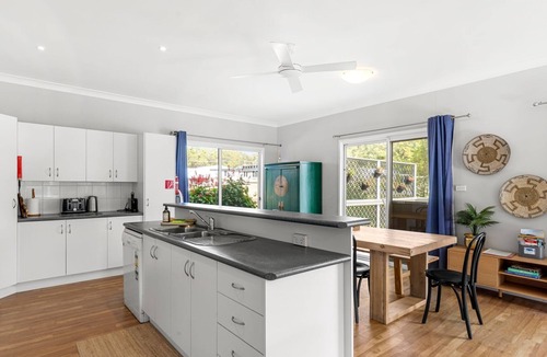 Callala Beach House | Mar-Lins - Pet Friendly - 2 Mins Walk to Beach