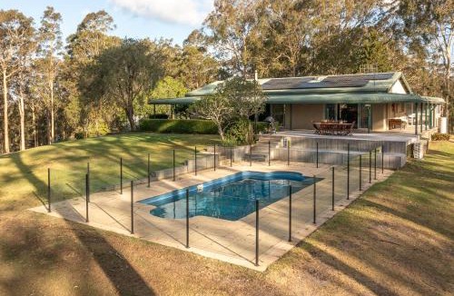 Shallow Bay House | Mara Luxe Farm Stay 20 mins from Beach