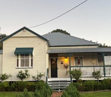 Stanthorpe House | Marlay Cottage