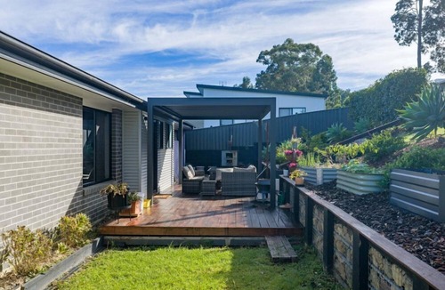 Eden Cottage | Marlin Vista - Pet friendly, fenced yard