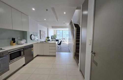 Mascot Apartment | Mascot 2 bedrooms Close to station easy 2 anywhere