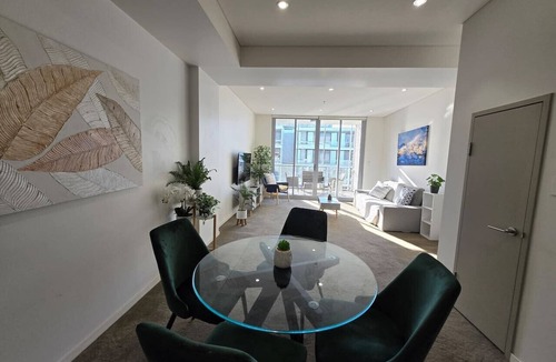 Mascot Apartment | Mascot 2 bedrooms Close to station easy 2 anywhere