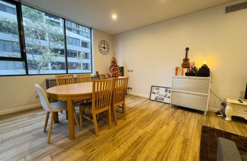 Mascot Apartment | Mascot Spacious 3B2B Apt near Airport with Parking