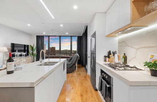 Woolloongabba Apartment | Massive Stadium View | 2BR | Free Parking|CBD
