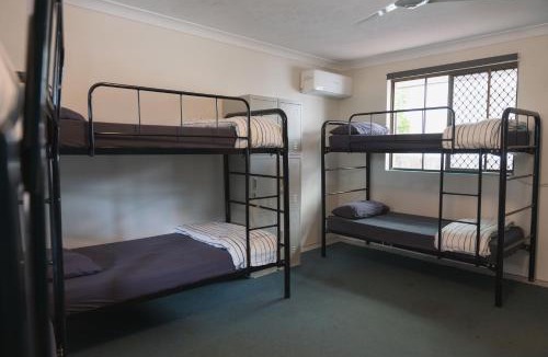 Surfers Paradise Hostel | Maxmee Backpackers Resort