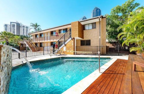 Surfers Paradise Hostel | Maxmee Backpackers Resort