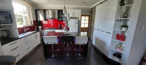 Broken Hill House | McGowen st accommodation