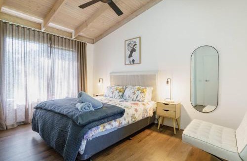 McCrae House | McRae Hillside Terrace - Panoramic Family Living