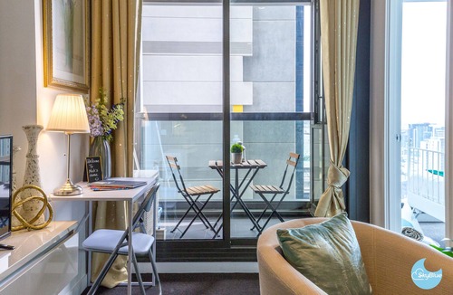 Melbourne Central Business District Apartment | ❤️MDSTS07/InnerCBD/SkyHigh View/1Min To Station/FREE(Heated Pool/GYM/Tram)