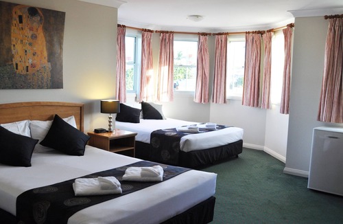 Meadowbrook Hotel | Meadowbrook Hotel