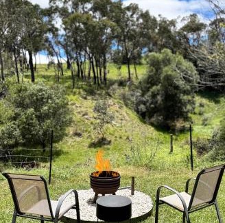 Lidster Villa | Meadowbrook Tiny House - Stay among the best wineries in Orange
