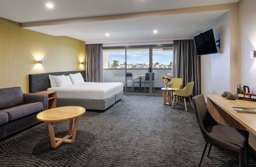 Caroline Springs Hotel | Mercure Melbourne Caroline Springs