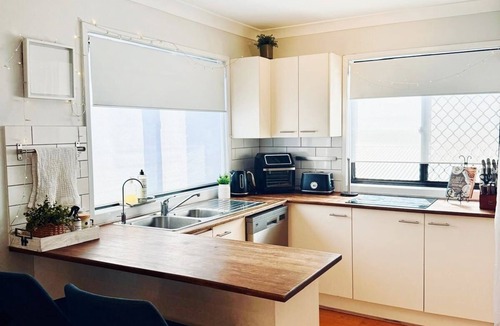 Southport House | Merewether - Central, Cosy & Pet friendly Stay