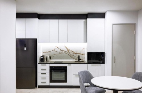 Liverpool Hotel | Meriton Suites Liverpool