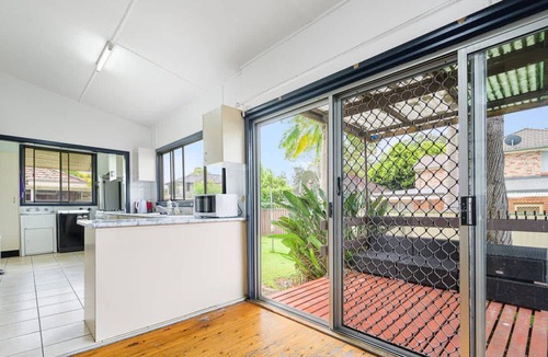 Parramatta Condo | Metawise Cozy & Modern Bedroom in Shared Living Space with Free Parking