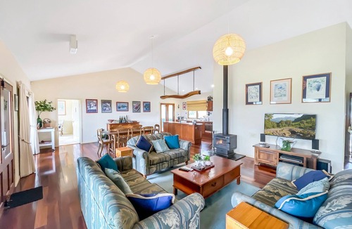 Lovedale Cottage | Midnight's Promise - Promise 2 - Vineyard accommodation with valley views