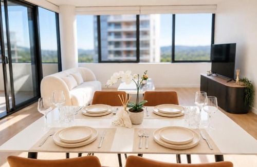 Milton Apartment | Milton Oasis level 16- Luxury Apt near Milton Station