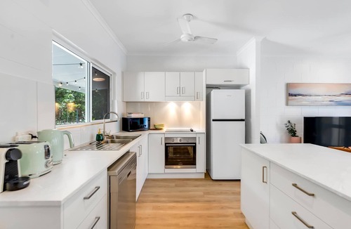 Holloways Beach House | Mimpi Tropics Retreat, Holloways Beach