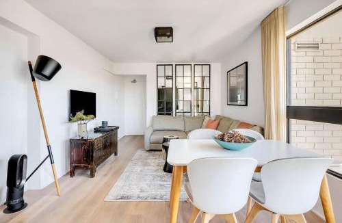 Potts Point Apartment | 'Mini Manhattan' Potts Point Harbourview Retreat
