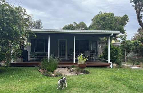 Minnie Water Cottage | Minnie RetreatnFunky beach shack nestled in nature with the ocean vistas