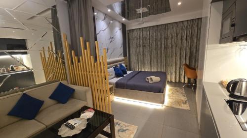 Noida Apartment | Mirror Magic by Luxury Loft