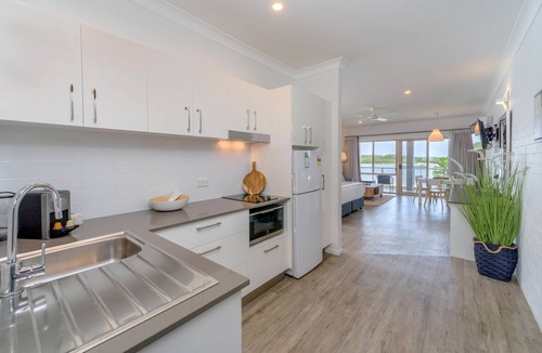 Yamba Hotel | Moby Dick Waterfront Resort Motel