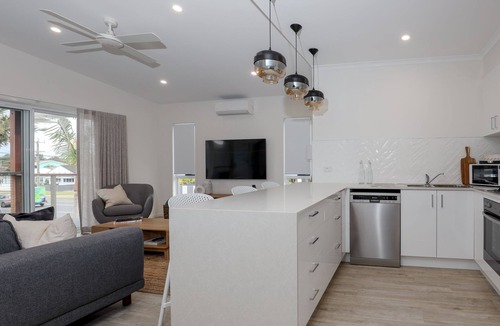 Yamba Hotel | Moby Dick Waterfront Resort Motel