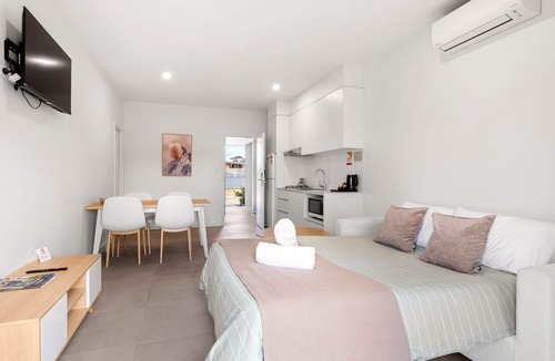 Callala Beach Apartment | Modern 1 Bed Apartment - 6 Min Walk to Callala Beach