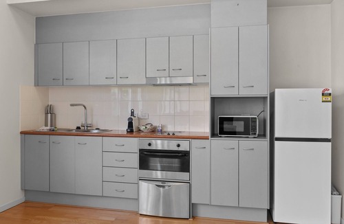Spring Hill Apartment | Modern 1-Bed Apartment in Spring Hill with Parking