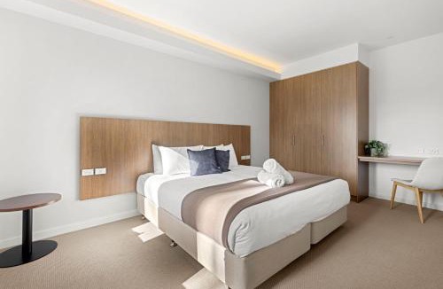 Callala Beach Hotel | Modern 1 Bed Apartment - 6 Min Walk to Callala Beach