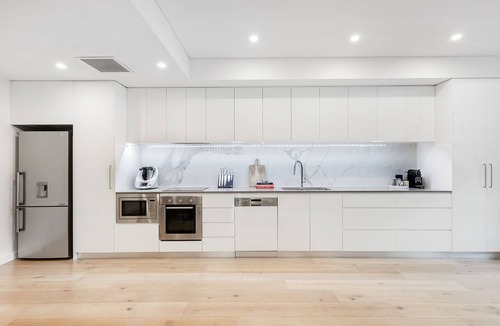 Bondi Junction Condo | Modern 2 Bed, 2 Bath in Bondi Junction