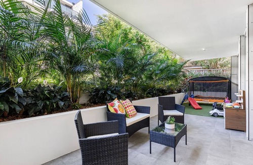 Bondi Junction Condo | Modern 2 Bed, 2 Bath in Bondi Junction