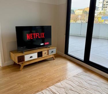 Doncaster Apartment | Modern 2 Bed 2 Bath Apartment with Parking opposite Westfield Doncaster