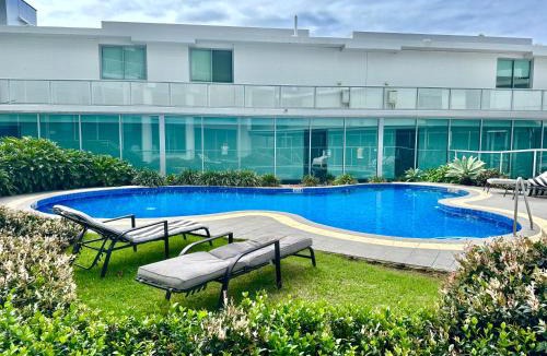 Southport Apartment | Modern 3 Bedroom Apartment near Tram