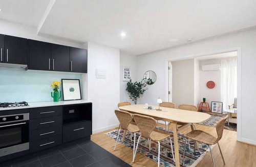 Brunswick Apartment | Modern 3 Bedroom Townhouse in Brunswick