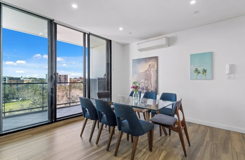 Ultimo Apartment | Modern 3BR Apt w Parking near ICC & Darling Harbour