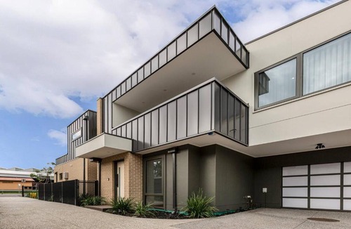 Williamstown North House | Modern 3BR Opposite Heritage Train Museum
