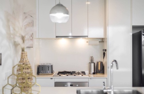 West End Apartment | Modern 3BR Riverside APT W/Parking near Shops&Park