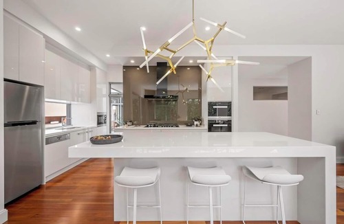 Beaumont House | Modern 4BDR 2BTH Home