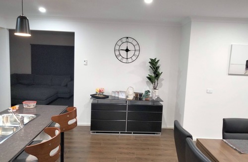 St Leonards House | Modern and cosey 4 bedroom house walk to beach