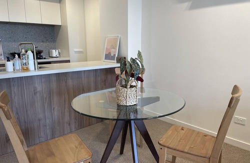 Dickson Apartment | Modern Apartment with Free Parking - 3 minutes to Canberra CBD