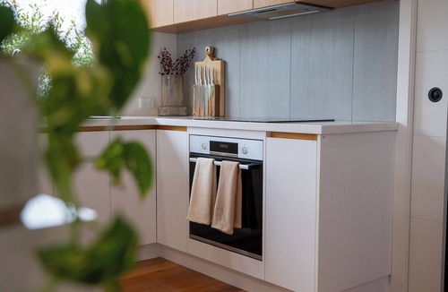 Kingston Beach House | Modern Beach House— short stroll from the beach, parks, cafes + restaurants.