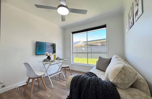 Belmont Apartment | Modern Belmont Suite Easy access to CBD & Bayside