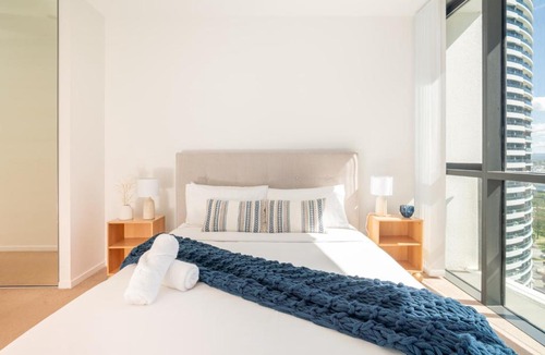 Broadbeach Apartment | Modern Broadbeach 2BR Apartment - Pet Friendly