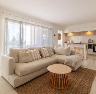 Broadbeach Waters Apartment | Modern Broadbeach Apartment City View