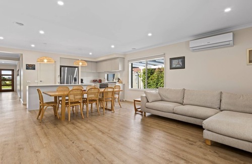St Leonards House | Modern Coastal Retreat Close to the St Leonards Foreshore