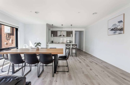 Avondale Heights House | Modern Comfort in Avondale Heights Family Home