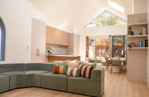 St Kilda House | Modern Comfort with Parking St Kilda West