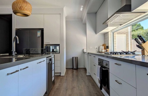 Indented Head House | Modern comfort & luxury close to the beach